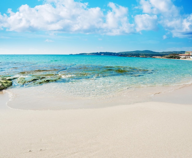 Plage Le Bombarde par temps nuageux Sardaigne