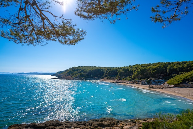 Plage de Cala de Roca Plana à Tarragone