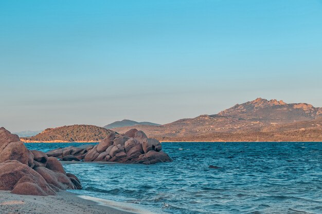 Plage de Capriccioli sur la Costa Smeralda, Sardaigne, Italie