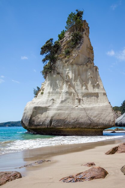 Plage de Cathedral Cove près de Hahei en Nouvelle-Zélande