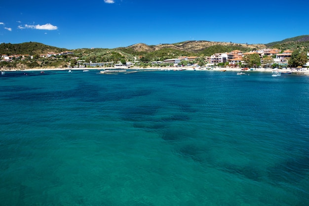 Plage dorée à la Grèce