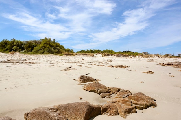 plage ensoleillée en Bretagne