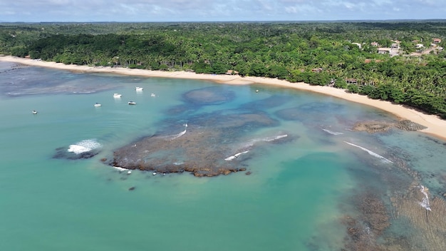 Plage d'Espelho à Porto Seguro Bahia au Brésil Côte de la découverte