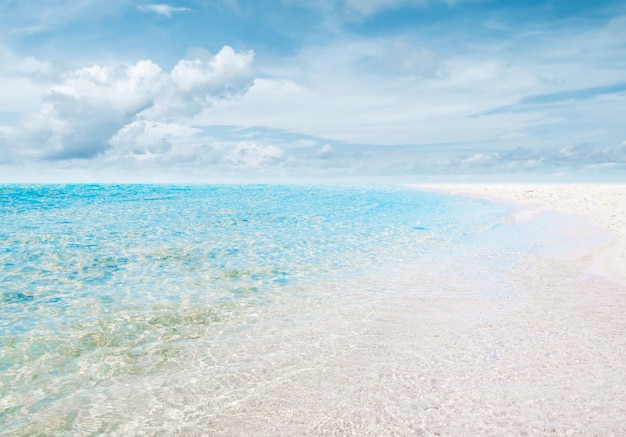 Plage d'été tropicale