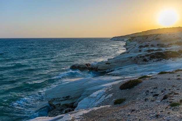 Photo plage de falaises blanches sur l'île de chypre