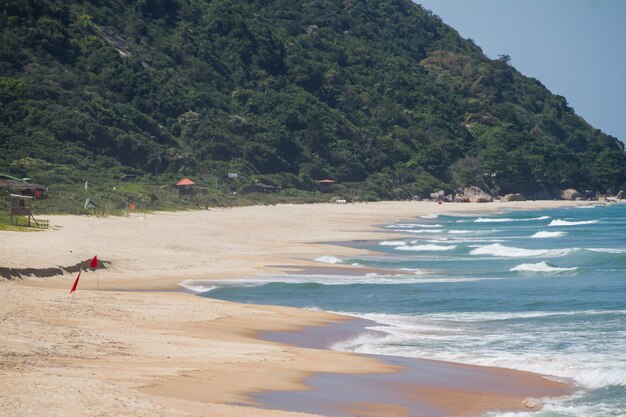 Plage de Grumari sur le côté ouest de rio de janeiro au brésil.