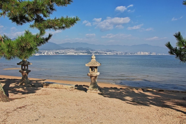 La plage, l'île de Miyajima, Japon