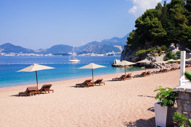 Plage de luxe à la mer Adriatique, St Stefan, Monténégro