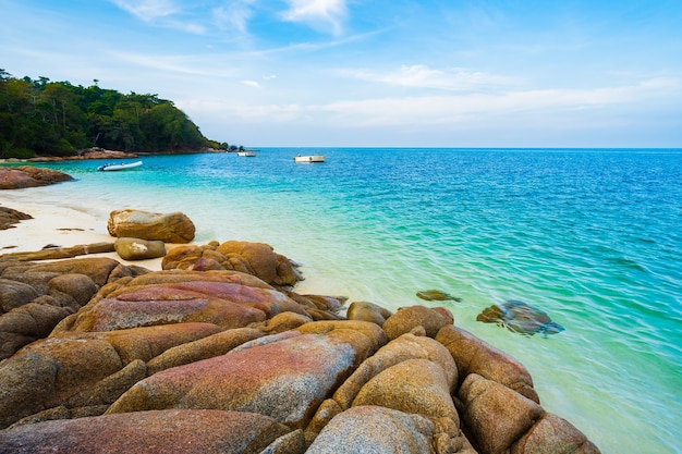 Plage de la mer à l'île de Koh MunNork, Rayong, Thaïlande