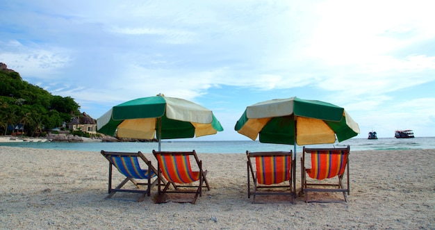 plage de la mer en Thaïlande et chaise à la plage