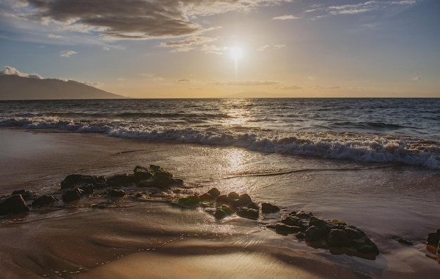 Plage et mer tropicale Nature fond de paysage océan coucher de soleil