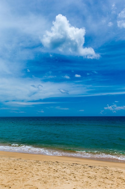 Plage et mer tropicale