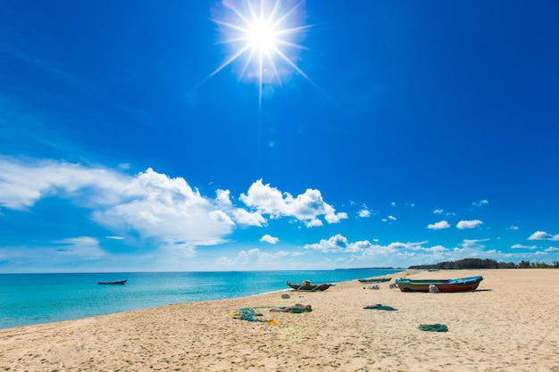 Plage et mer tropicale