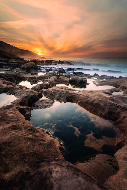 Plage de Paramoudras sur la côte basque, étrange plage de formations vraiment géologiques.