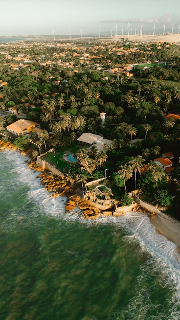 Photo une plage à ou près de l'hôtel