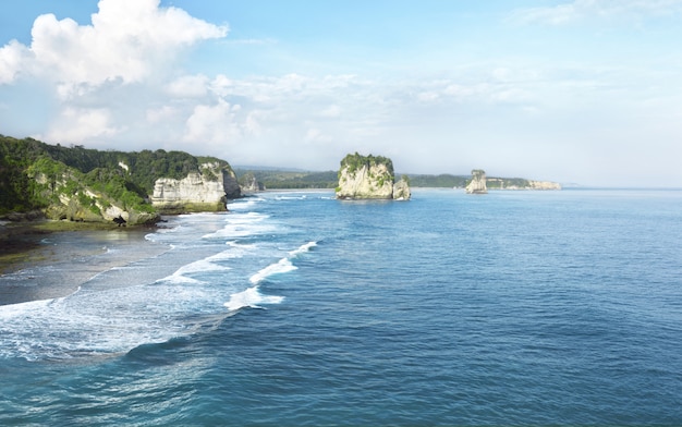 Plage rocheuse, Sumba, Indonésie