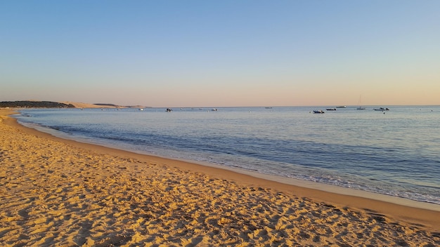 Plage de sable au bassin d'Ares dans le bassin d'Arcachon Gironde département France