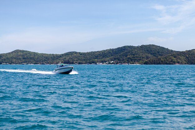 Plage de sable blanc sur Koh Samet