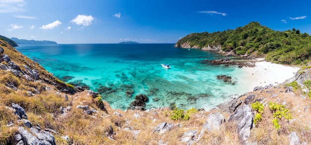 Plage de sable blanc tropicale