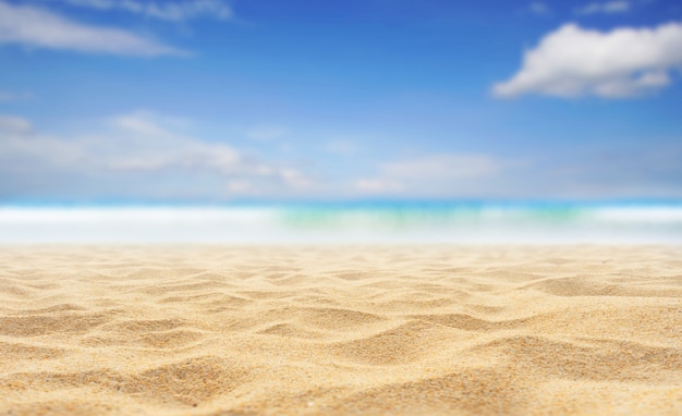 Plage De Sable Et Ciel De La Mer En Journée D'été