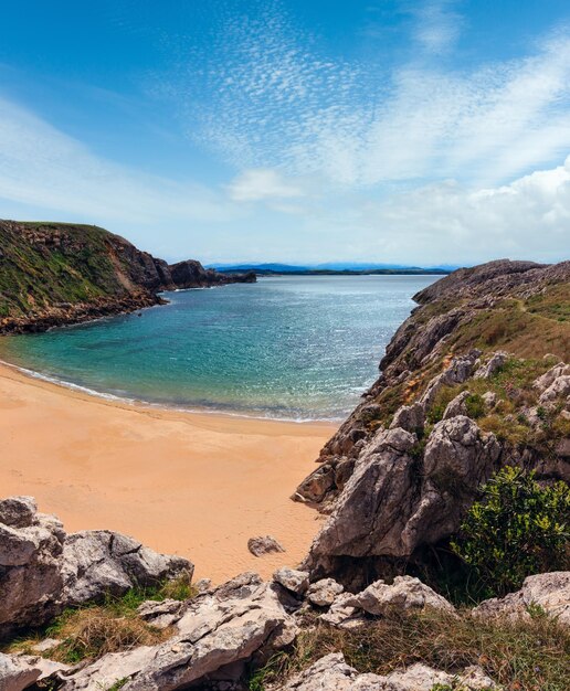 Plage de sable Espagne littoral de l'océan Atlantique paysage d'été