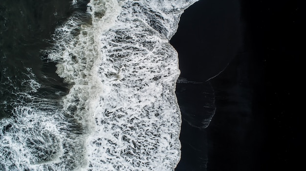 La plage de sable noir en Islande