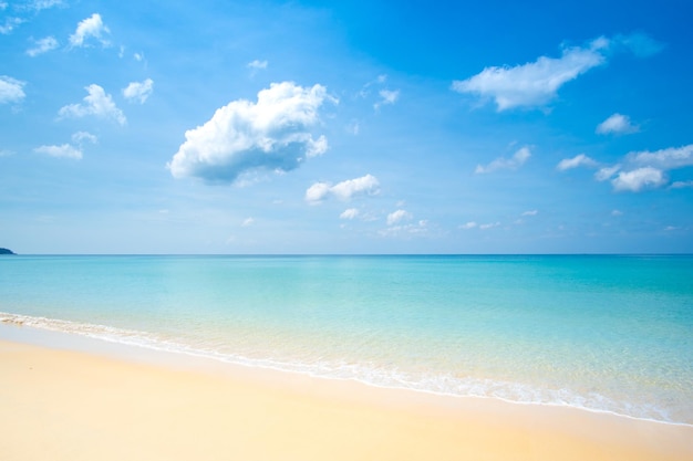 plage soleil sable eau vague mer ensoleillé nuage