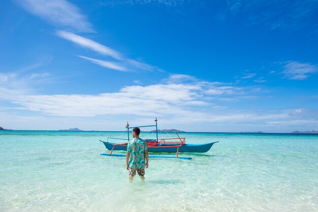 Plage tropicale à Coron, Philippines