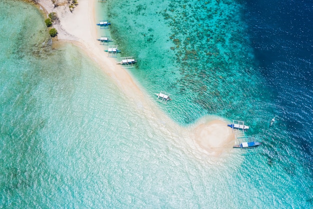 Plage tropicale à Coron, Philippines