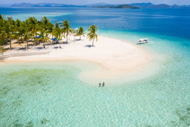 Plage tropicale à Coron, Philippines