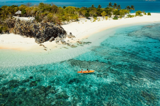 Plage tropicale à Coron, Philippines