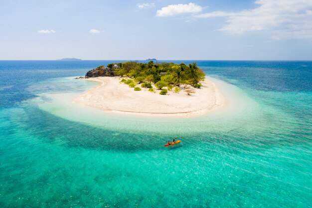 Plage tropicale à Coron, Philippines