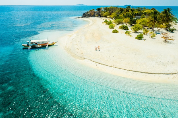 Plage tropicale à Coron, Philippines