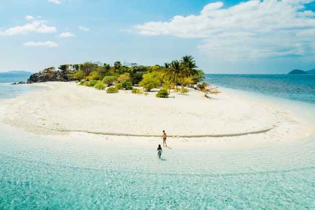 Plage tropicale à Coron, Philippines