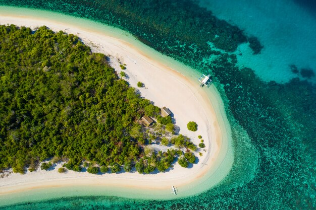 Plage tropicale à Coron, Philippines