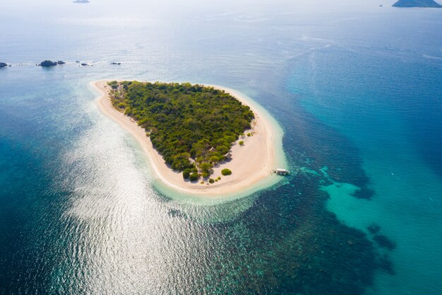 Plage tropicale à Coron, Philippines