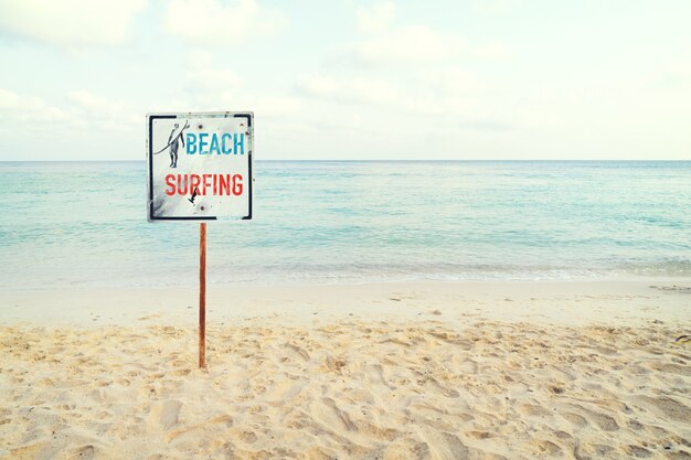 Plage tropicale en été