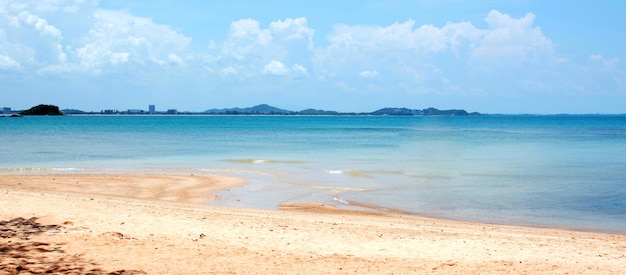 plage tropicale et mer