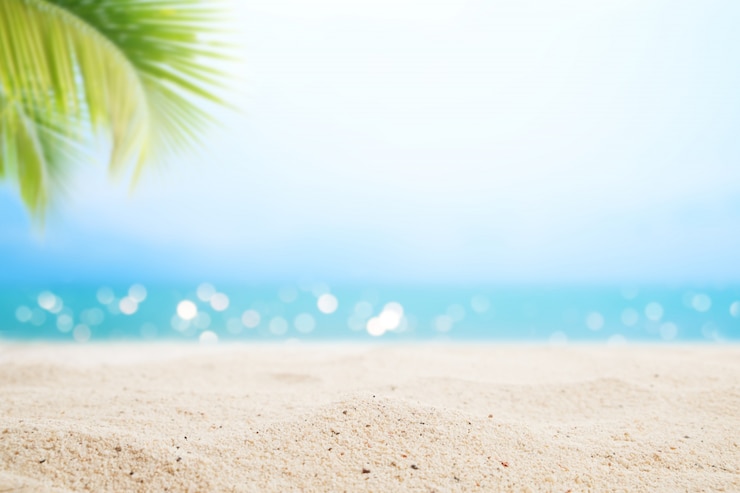 Photo une plage tropicale de paysage marin. flou et bokeh lumière du fond de paysage marin