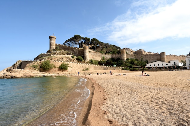 Plage et vieille ville du village de Tossa de Mar province de Gérone Catalogne Espagne