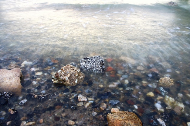 Photo des plages avec la mer et des rochers