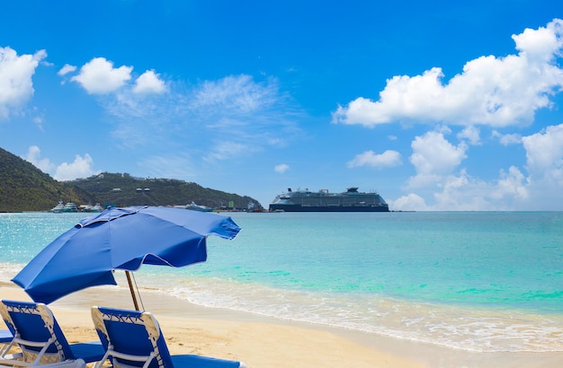 Les plages pittoresques de l'île de Sint Maarten lors d'une croisière dans les Caraïbes