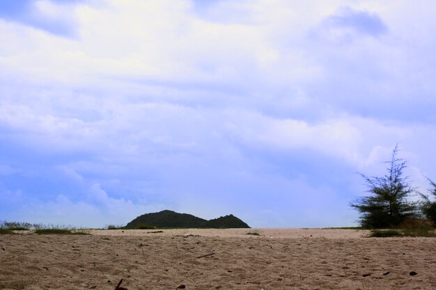 Des plages de sable et un ciel magnifique.