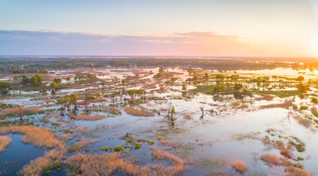 Photo plaine inondable de la rivière prypiac lors du débordement printanier