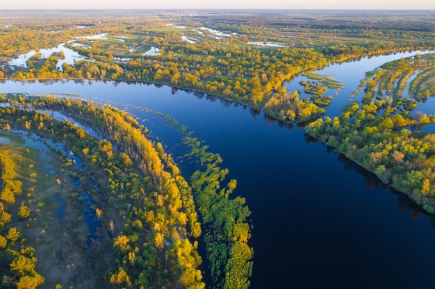 Photo plaine inondable de la rivière prypiac' (prypiat) le matin