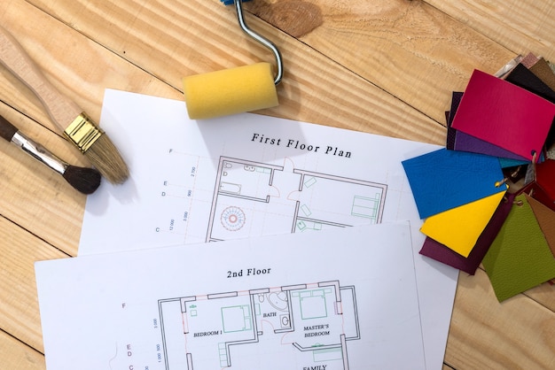 Plan de la maison avec des motifs de couleurs et d'outils