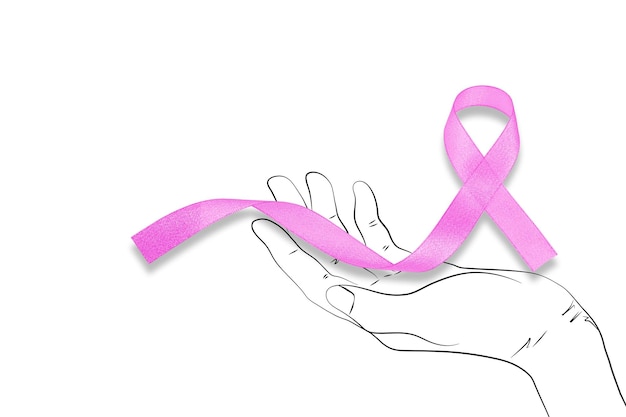Plan recadré d'une femme tenant un ruban rose isolé sur le concept de sensibilisation au cancer du sein blanc