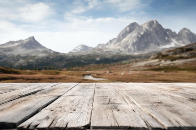 Planche en bois avec fond de montagne