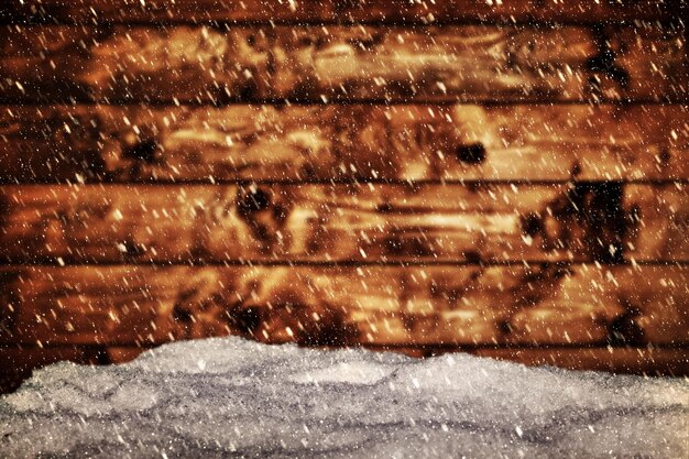 Photo planche de bois et monticule de neige tempête de neige vintage noël