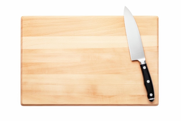 Une planche à découper en bois avec une lame de couteau en métal, un outil de cuisine essentiel
